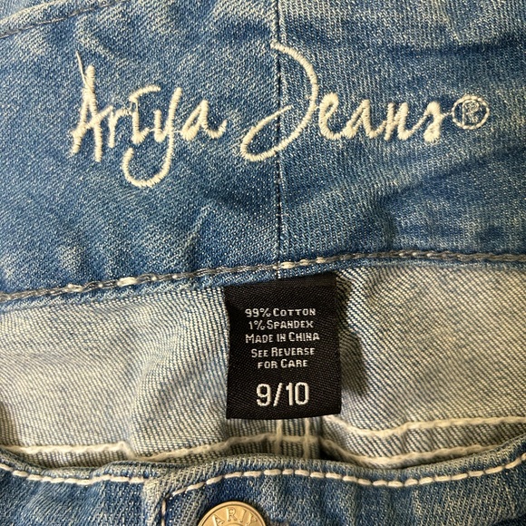 Ariya Women’s Washed Out Distressed Jeans 9/10 - Picture 3 of 3